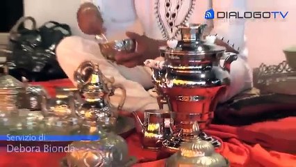 SORSEGGIANDO UN RINFRESCANTE TE' ALLA MAROCCHINA