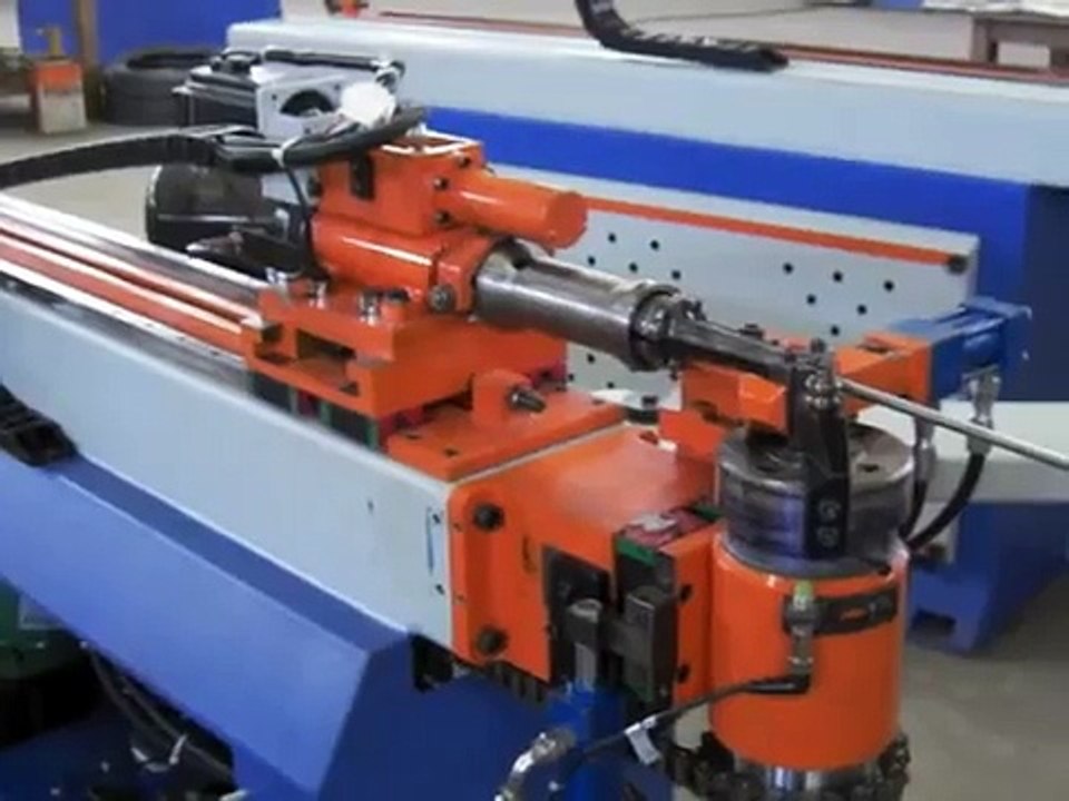MAUTIN - Máquina para dobrar arame em múltiplas formas bi e tridimensionais
