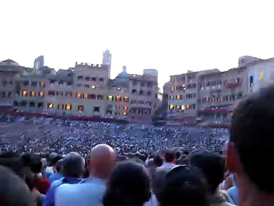 Palio di Siena - Agosto 2009 - Primo Giro - Curva di San Martino