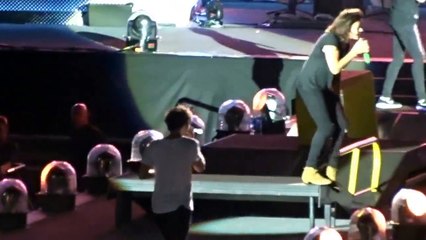 One Direction OTRA Metlife - Kiss You and Stockholm Syndrome