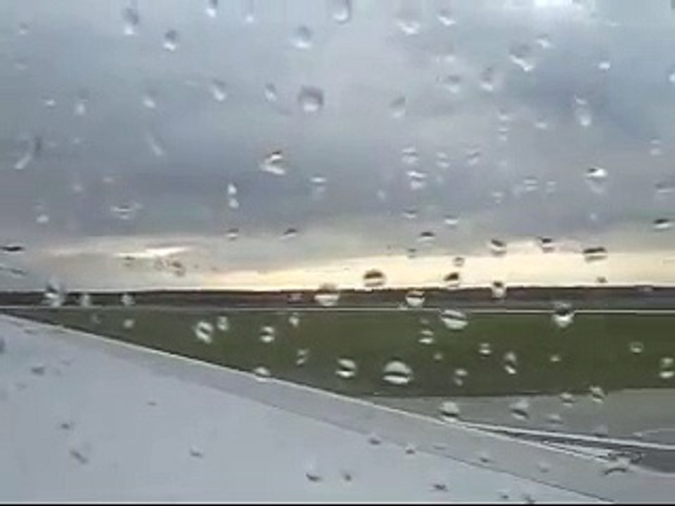 SQ26 747-400 Take-Off in Frankfurt (Wing View)