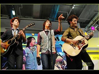 HILARIOUS JONAS BROTHERS INTERVIEW [HQ]