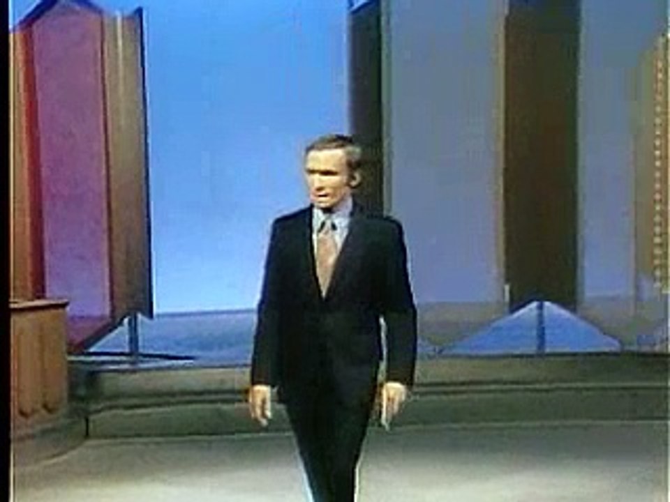 Dick Cavett & his audience cards / April 6, 1970