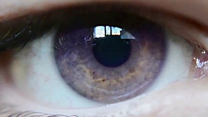 Slow motion natural purple eyes // Ojo violeta natural