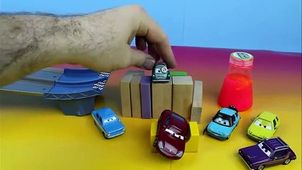 Disney Pixar Cars Lightning McQueen & Filmore save Sally s sister Professor Z with a Gigantic Lemon