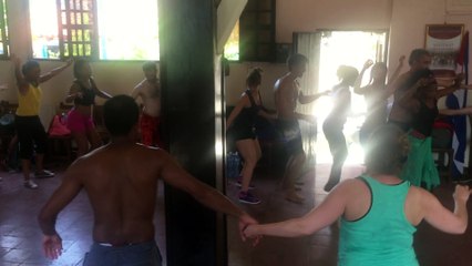 Cours d'orishas avec  Arianna et Nani stagiaires école Salsabor à Paris