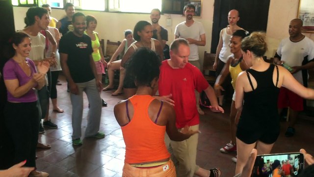Rumba entre un stagiaire français et les cubaines Stage 26 juillet au 9 Aout 2015
