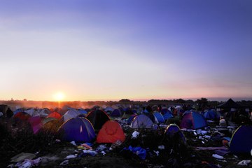 Dans le camp de Röszke, des migrants transis au réveil