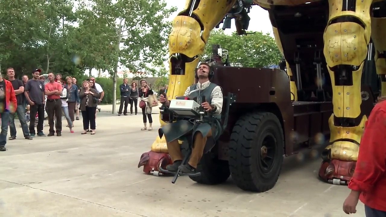 Les premiers pas en public du cheval-dragon Long Ma