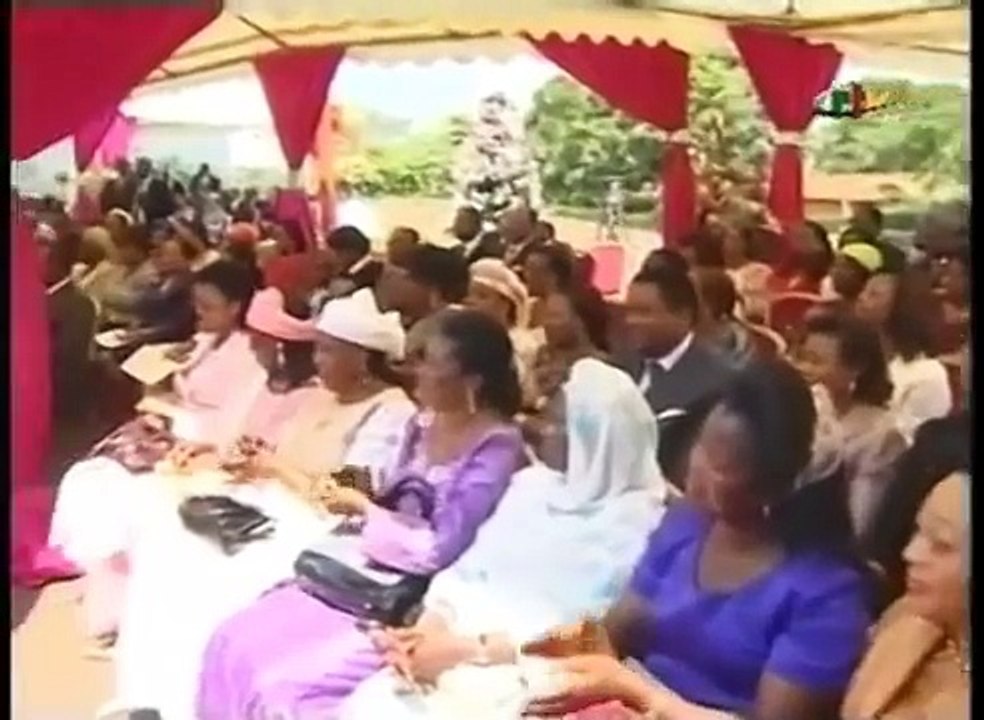Mme Chantal Biya celebre avec les enfants des coccinelles