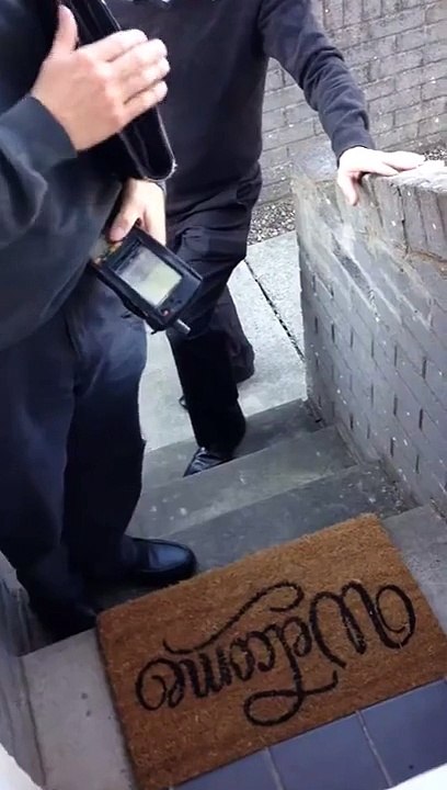 TV LICENCE GOONS CAPTURED 23/06/2015