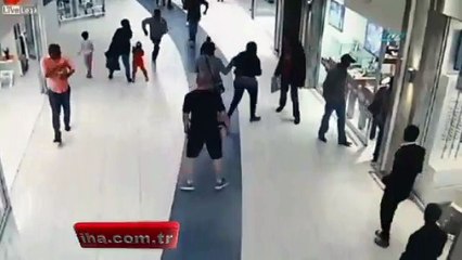 Hırsızı böyle yere serdi!