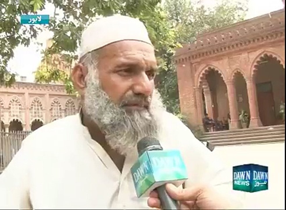 dhakay kha kha kr ye shaks adalat ata hy par is ke koi nai sunta