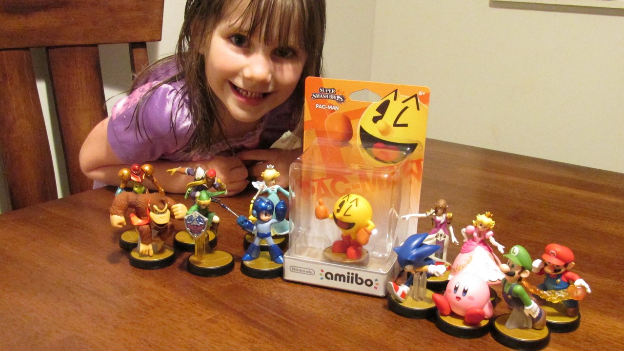 Pac-Man amiibo joins the Super Smash Bros. battle! It