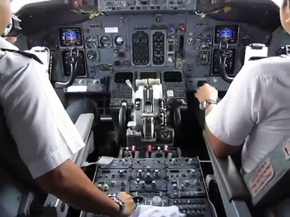 Cockpit view of Malaysia Airlines flight landing into Phnom Penh