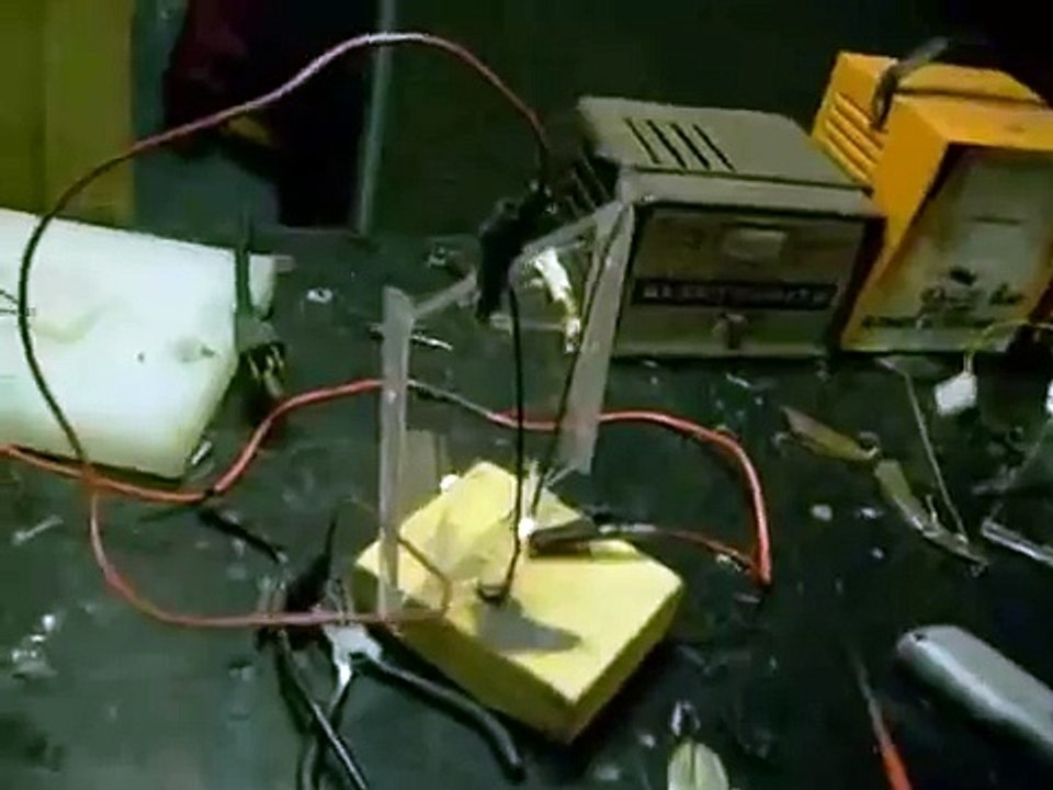 ZVS jacobs ladder burning paper clip