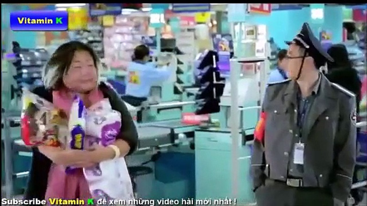 Bảo vệ ở  siêu thị sàm sỡ sờ vếu gái xinh