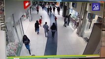 Thief stopped tackled by man while running in a mall!