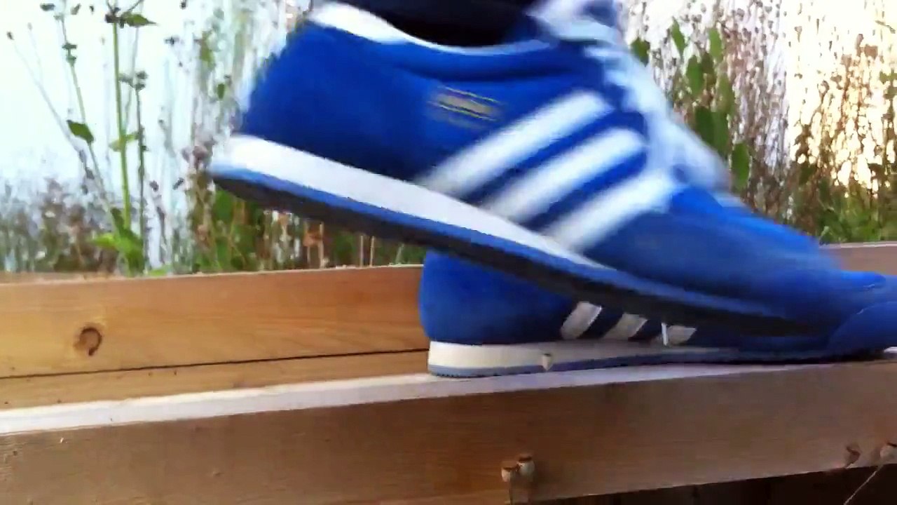 ADIDAS DRAGON gehen über die Planke