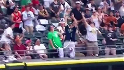Un bébé blessé par une balle de baseball en plein match