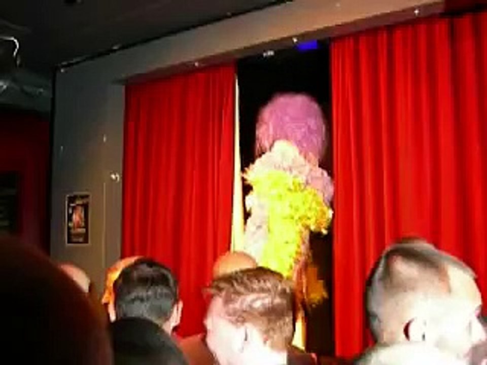 Dame Edna Experience "My Heart Will Go On"