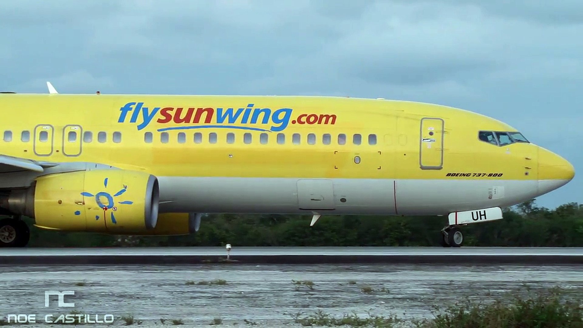 Sunwing Airlines Boeing 737 800 C Fyuh Take Off From