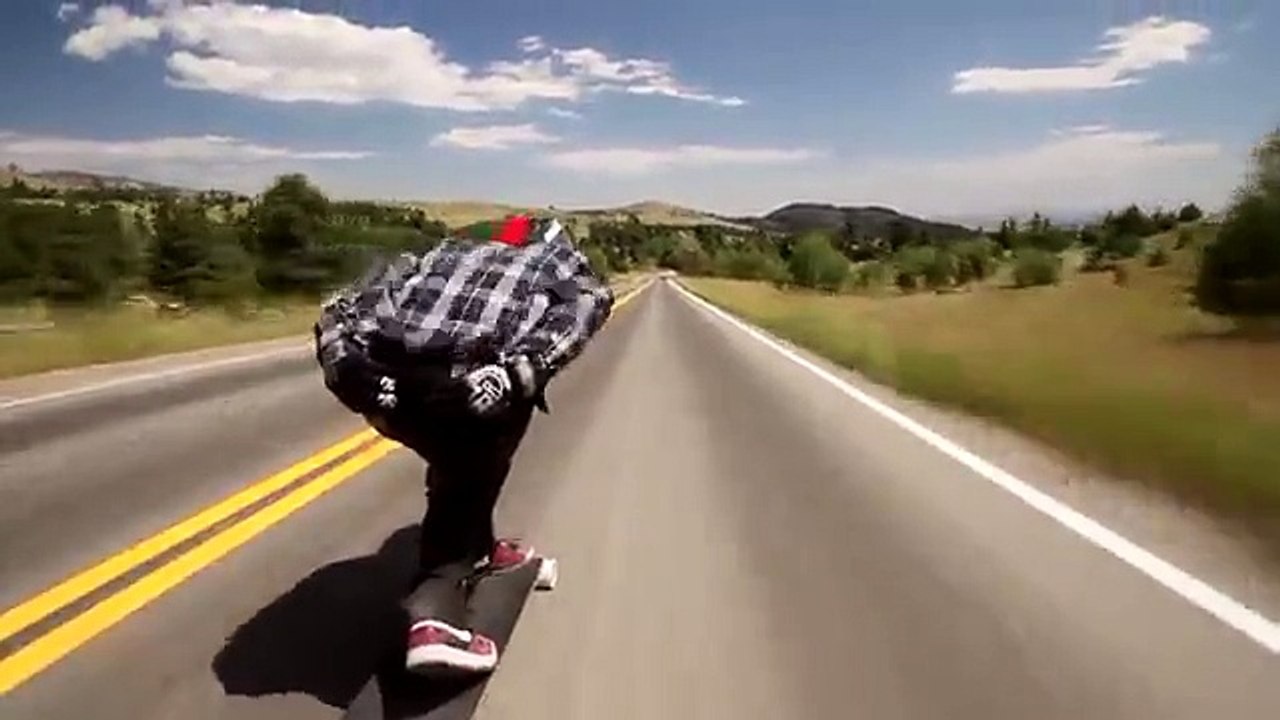 Kaykayı ile Adeta Roket Gibi Giden Adamın Heyecan Verici Anları