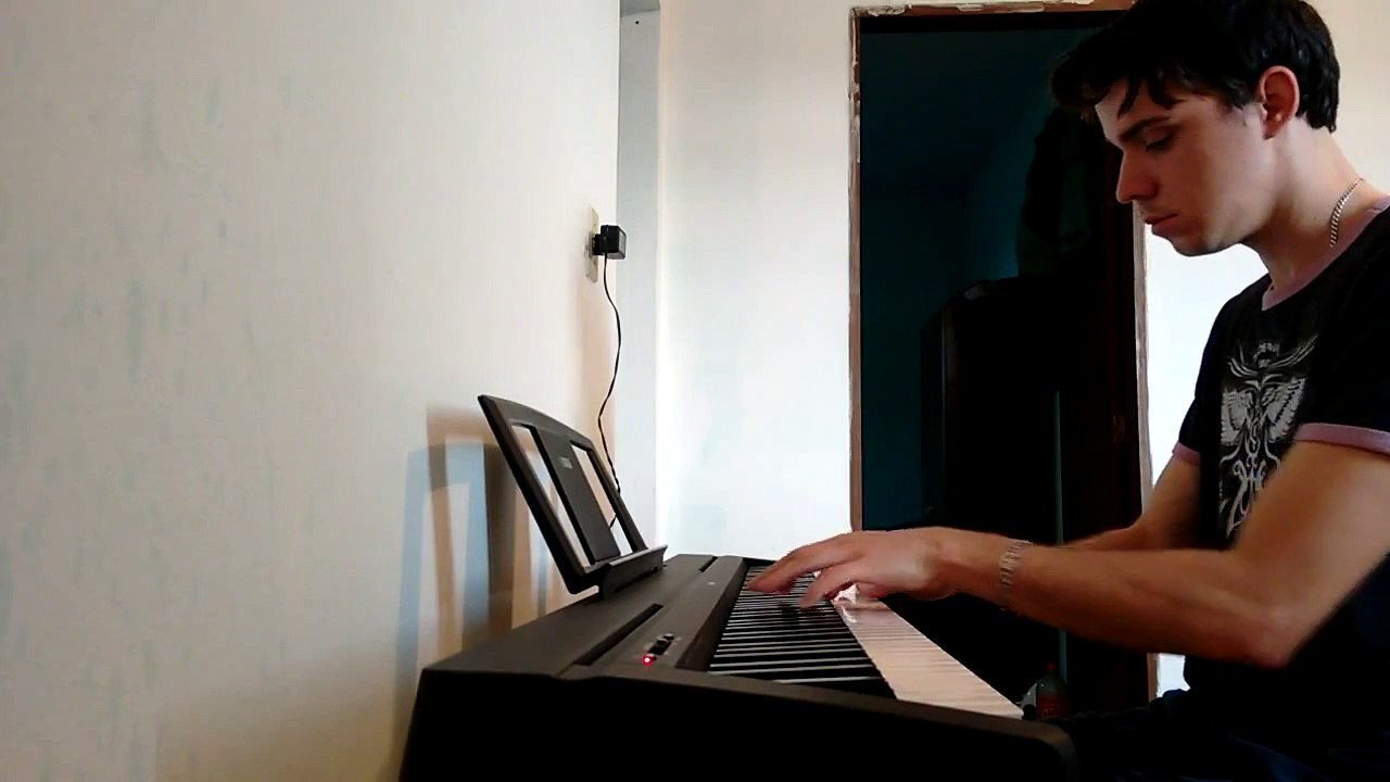 Tocando  River Flows in you - Música romantica