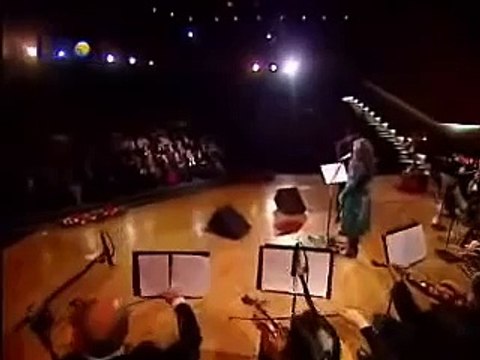 Majida Al Roumi - Silent Night (English, Arabic & French)