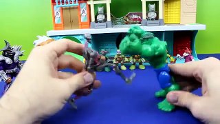 Hulk Fights Shredder Krang and Dogpound Teenage Mutant Ninja Turtles Splinter TMNT toy stories