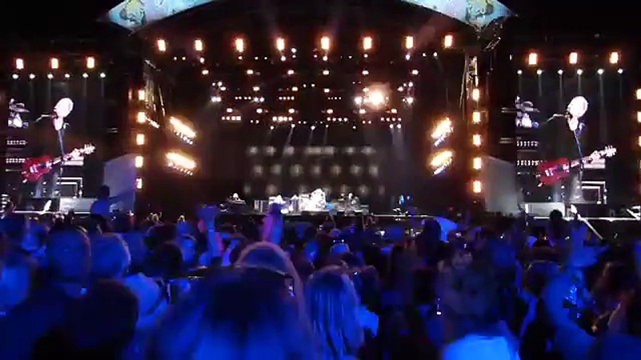 Fleetwood Mac - Don't Stop - Finale - Isle of Wight Festival 2015