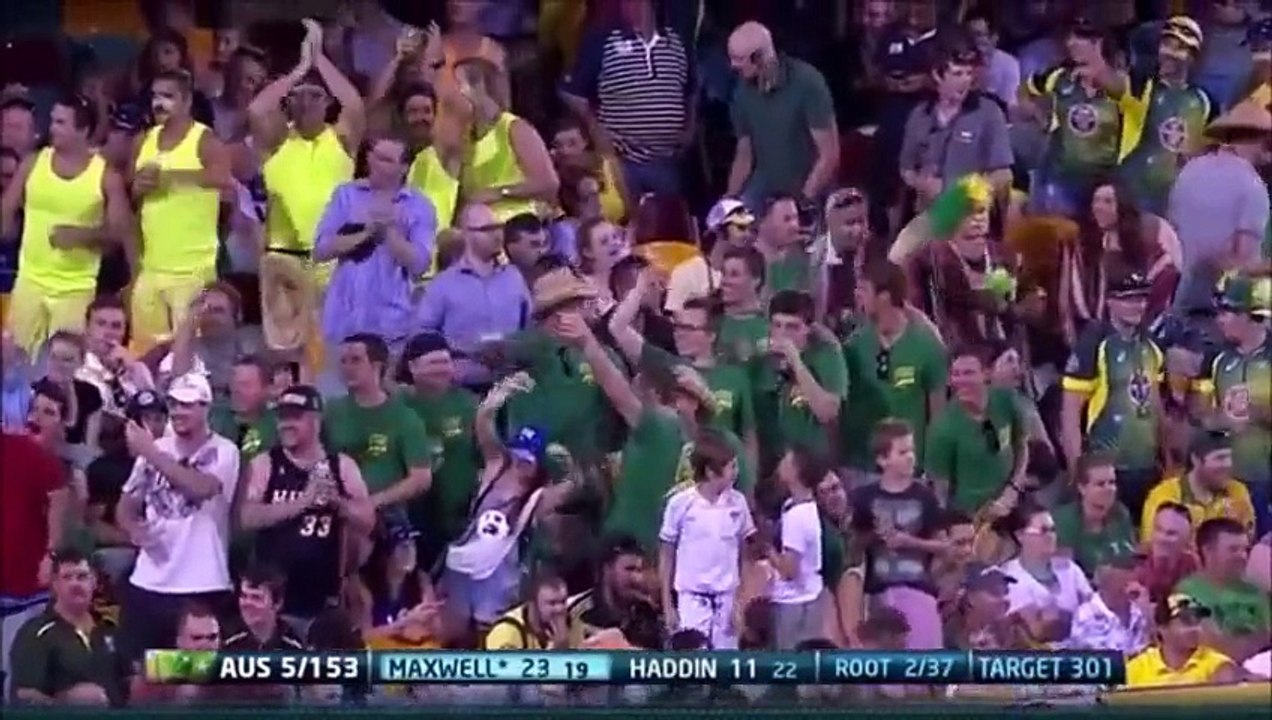 Glen Maxwell goes left handed