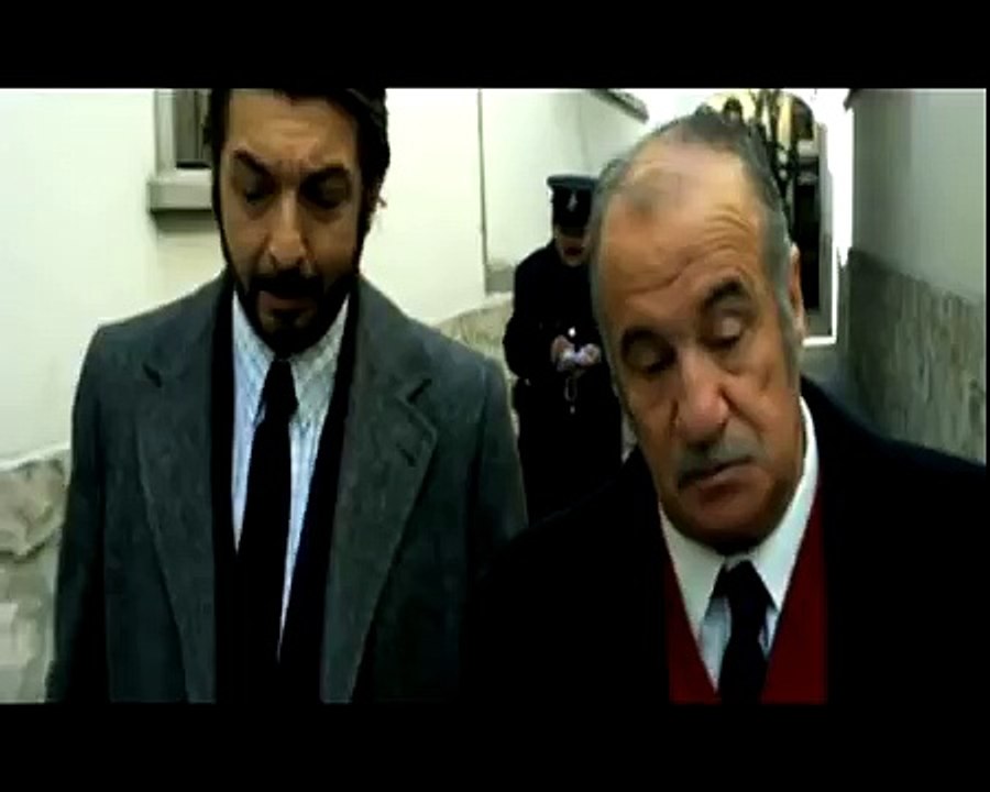 El Secreto de sus Ojos - The Secret In Their Eyes Trailer (Spanish with English subtitles)