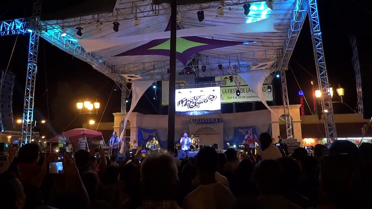 MISTER CHIVO EN VIVO RON CON COCA COLA