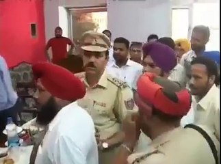 Akali BJP wale ek duje nu  gala kadde hoye