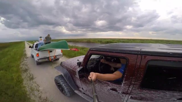 Conduire et prendre un selfie en même temps c'est dangereux