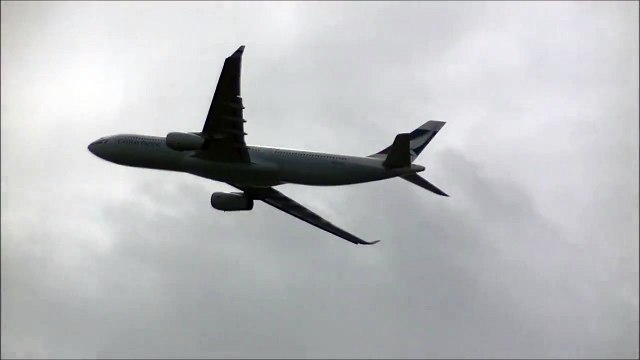 LIGHT TAKEOFF: Cathay Pacific A330-300 [B-LAP] Light Takeoff From Brisbane