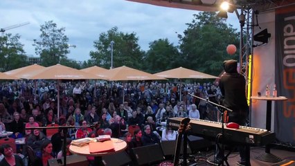 Télécharger la video: Michael Krebs live beim radioeins Parkfest 2014