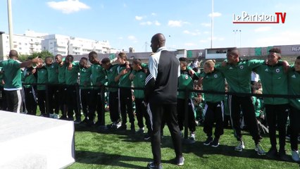 Les jeunes du Red Star chantent la Marseillaise pour François Hollande