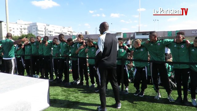 Les jeunes du Red Star chantent la Marseillaise pour François Hollande