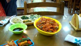 Ayi eat korean food