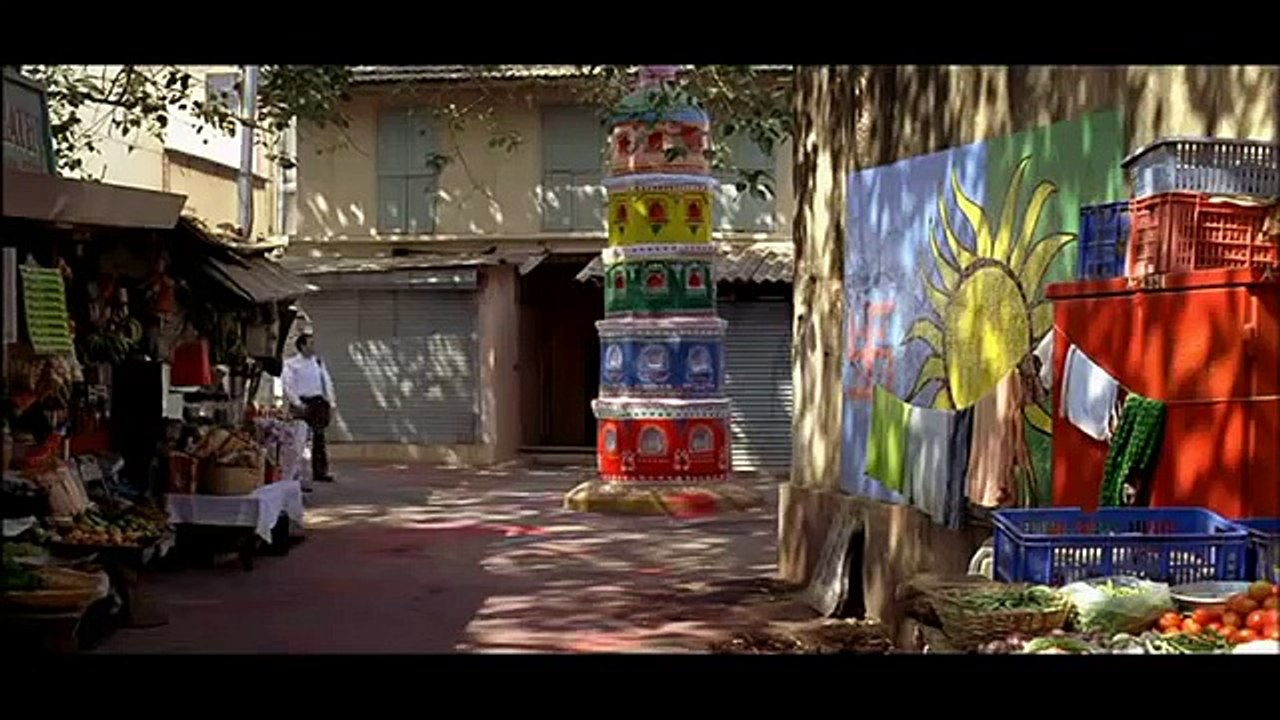 Outsourced (2006) Holi day