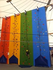5-Year-Old-Korean-Girl-Climbing-Wall-in-Madri