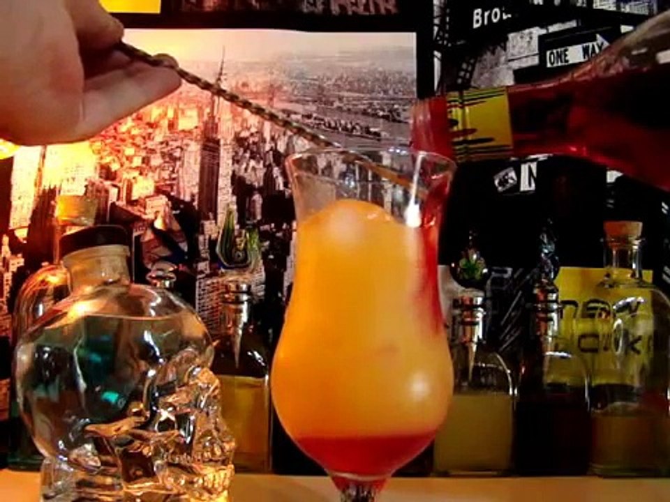 Cómo hacer el cóctel Red Queen - Bebidas con Vodka