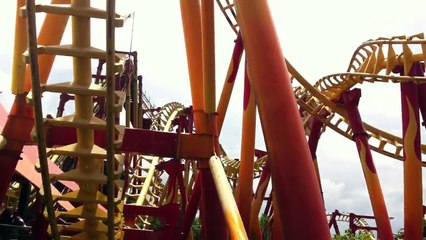 De frente à insana Fire Whip - Beto Carrero World