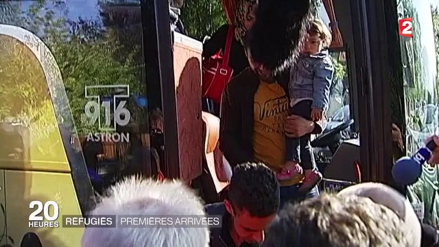 Les premiers réfugiés sont accueillis en France