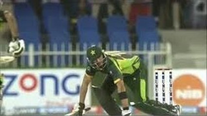 Sahid Afridi Tries Helicopter Shot & Failed Badly Dhoni will Surely Laugh at it lolz..