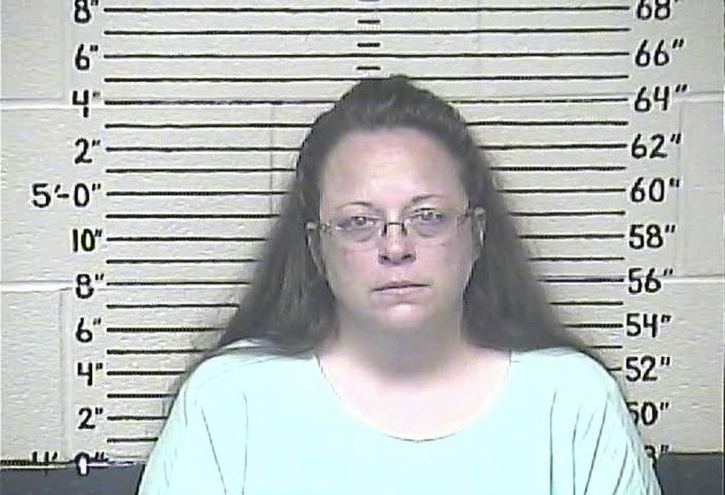 Defiant Kentucky clerk's backers want aides fired over marriage licenses to gays