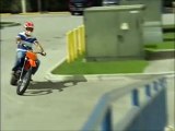 FERNANDO COLUNGA y su habilidad sobre la motocicleta