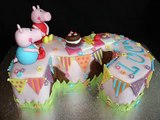 Nr 3 Shape Peppa Pig Fondant Cake and Cupcakes